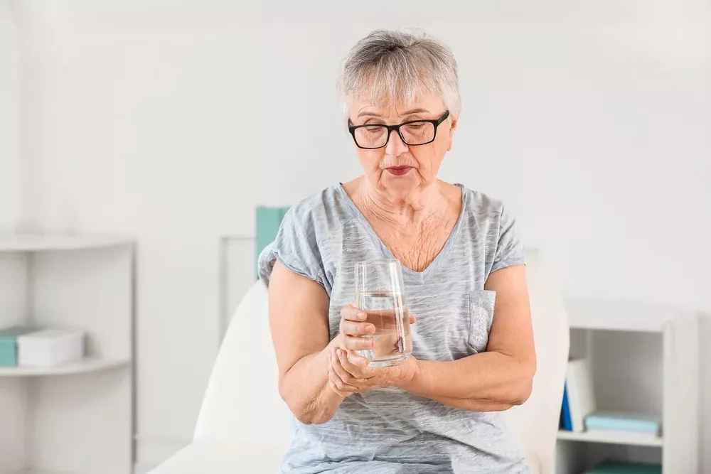 À quoi peuvent être dus des tremblements ? Causes et solutions