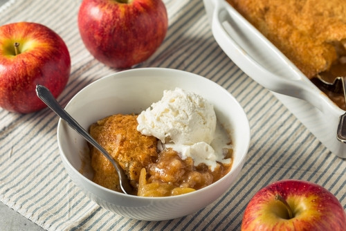 Découvrez le Cobbler aux pommes : le dessert réconfortant venu d'Amérique qui change du crumble