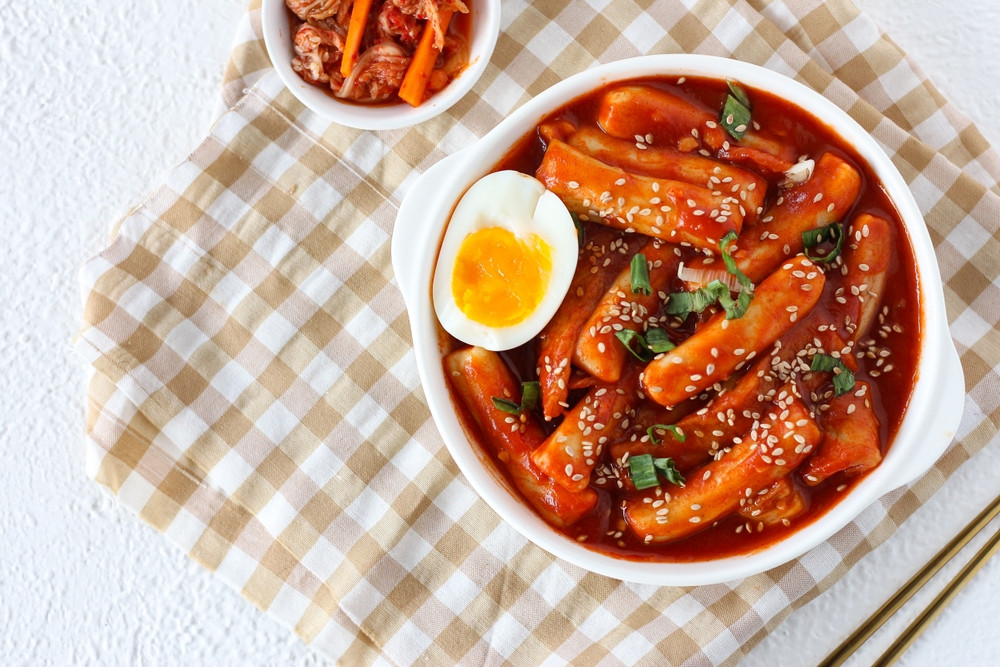 Tteokbokki : quel est ce plat coréen qui cartonne sur les réseaux sociaux ?