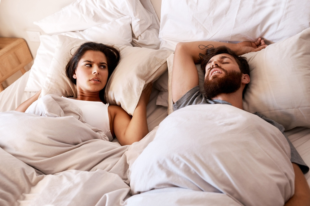 femme qui ne dort pas