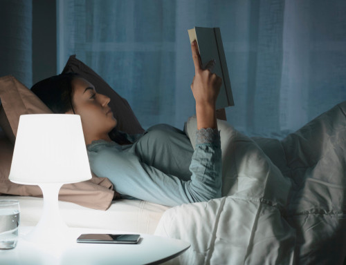 Les bienfaits de se coucher tard : comment votre cerveau vous en est reconnaissant