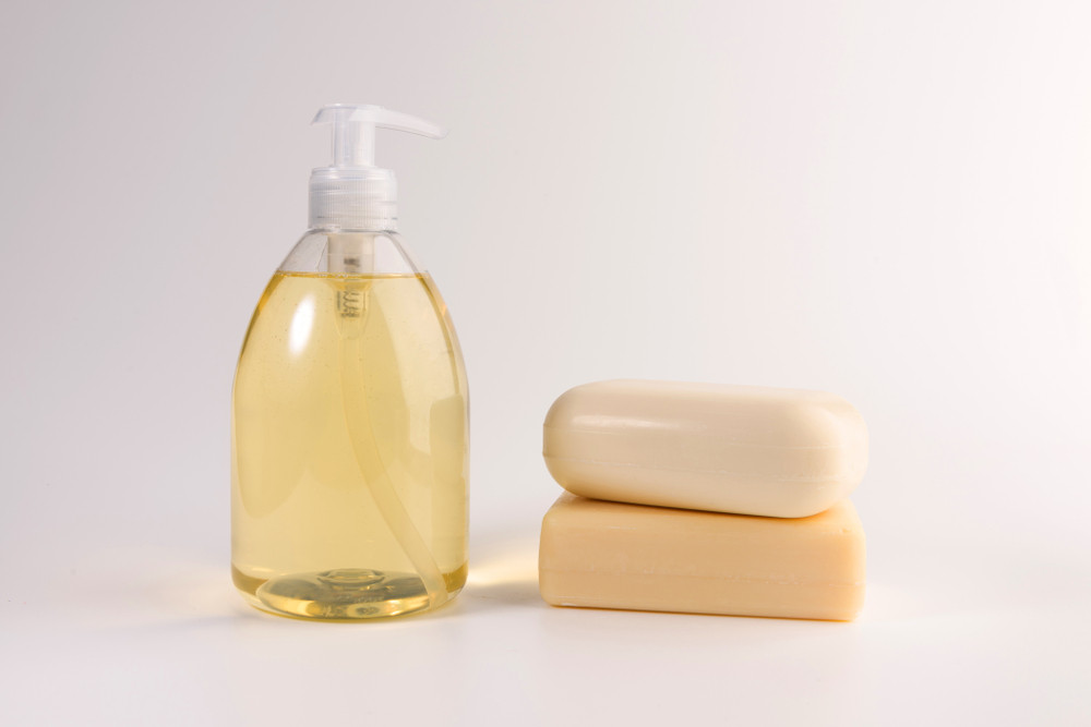 Savon liquide ou savon solide : que choisir pour la santé ?
