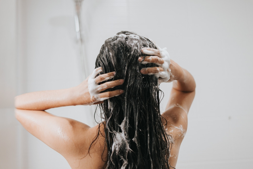 Faut-il se laver les cheveux tous les jours ?