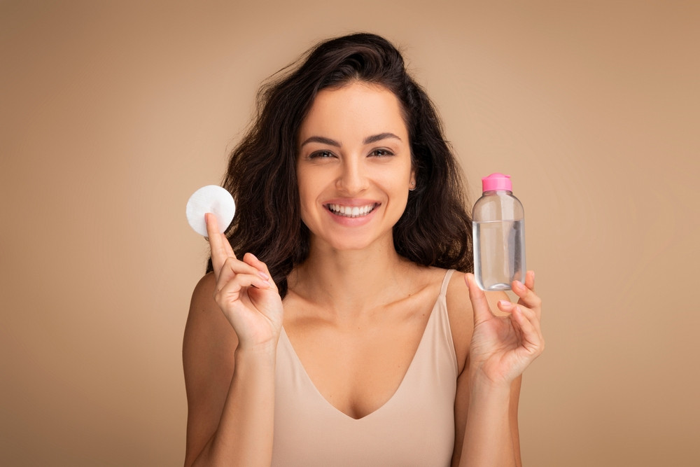Faut-il rincer ou non l’eau micellaire ?