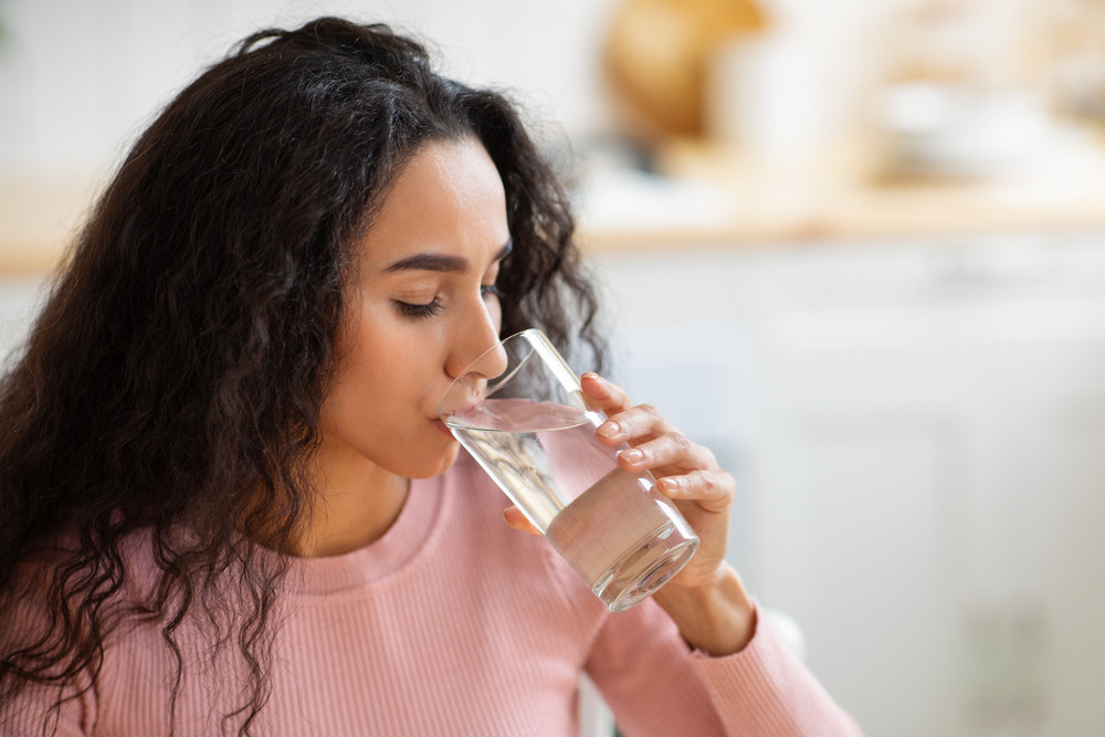 Dois-je boire plus d’eau lorsque je prends un diurétique ?