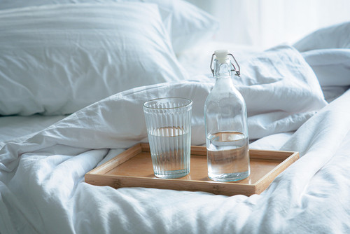 Petit-déjeuner : faut-il boire de l’eau avant de manger pour maigrir ?