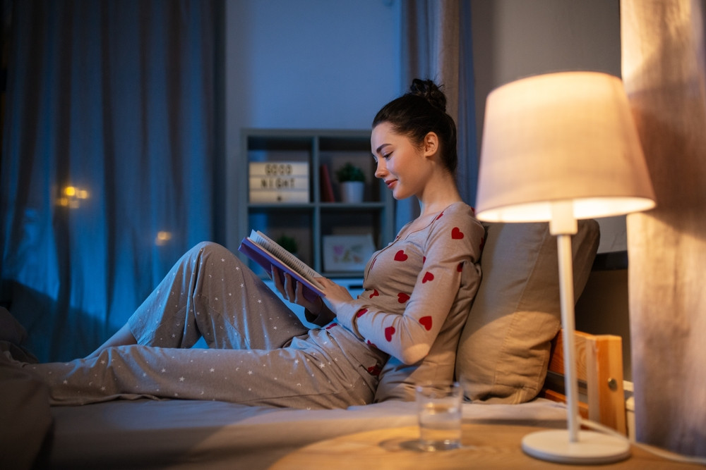 Les bienfaits de la lecture du soir sur le sommeil
