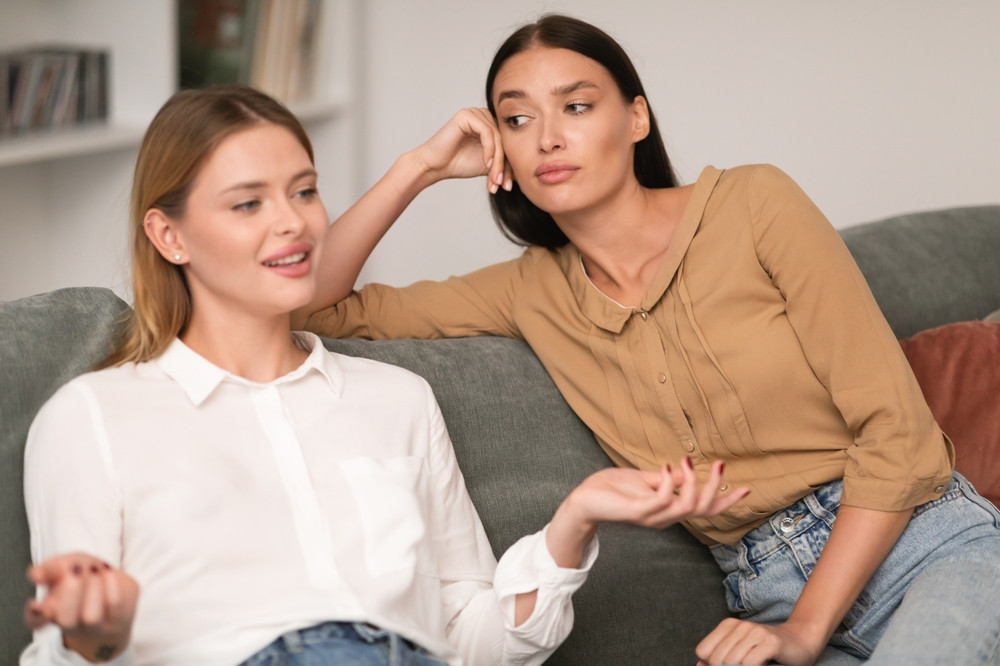 10 signes que votre amie est jalouse de vous