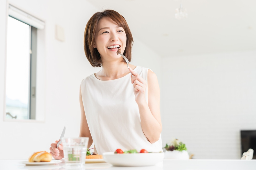 femme qui mange sainement