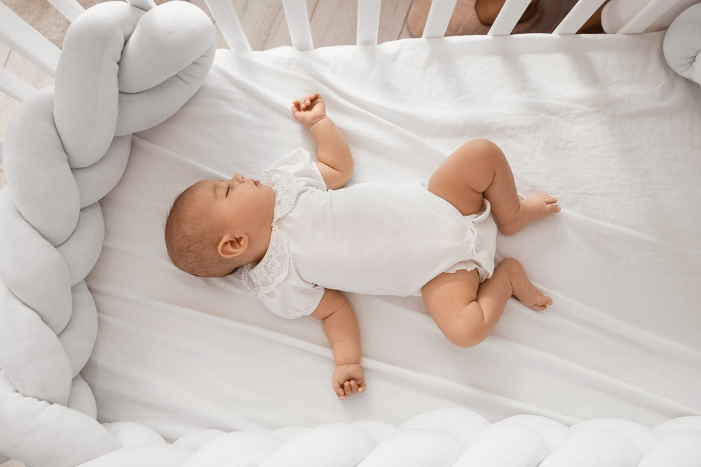 Canicule : comment habiller son bébé la nuit ?