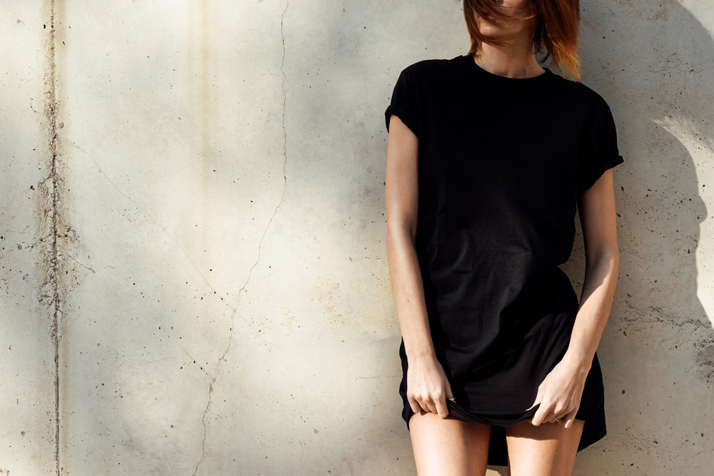 femme robe noire