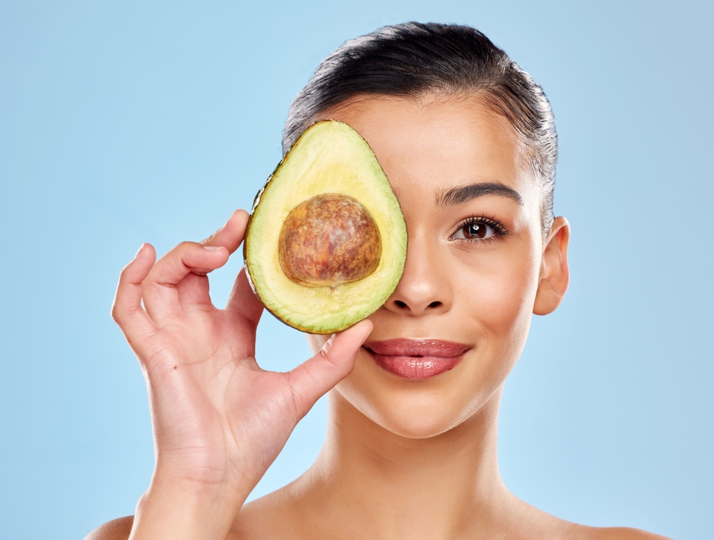 femme bonne mine avec avocat