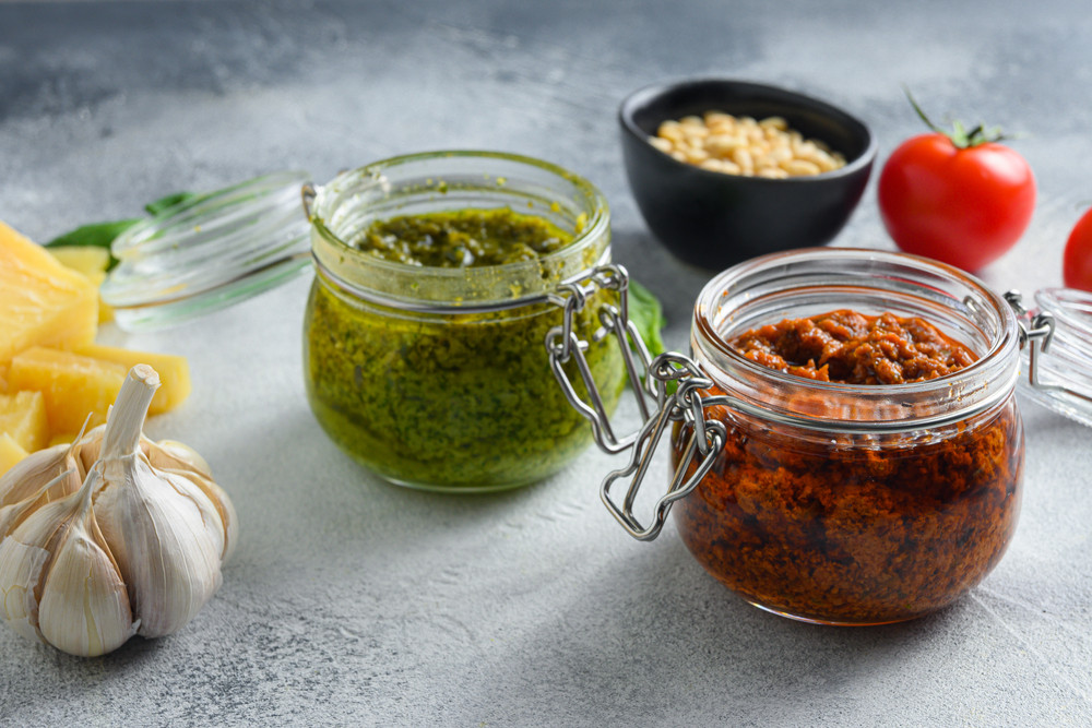 Pesto vert ou rouge : lequel est le moins calorique ?