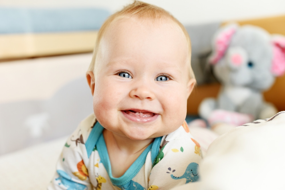 Poussée dentaire chez bébé : que faire ?