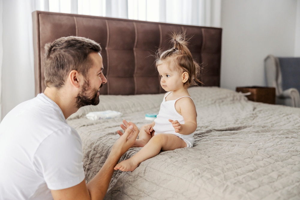 Bébé ne parle pas : quand s’inquiéter ?