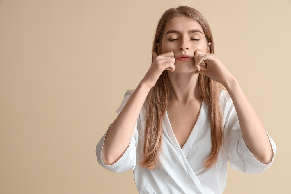 5 exercices de gym faciale