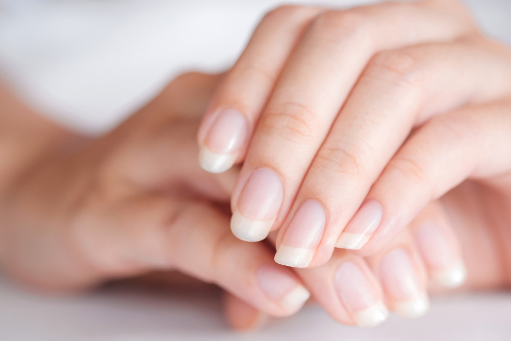 Comment nettoyer et réparer ses ongles après la pose de semi-permanent ?
