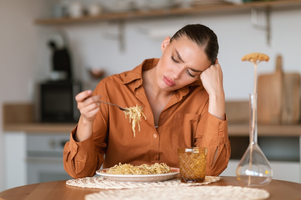 femme angoissée qui mange