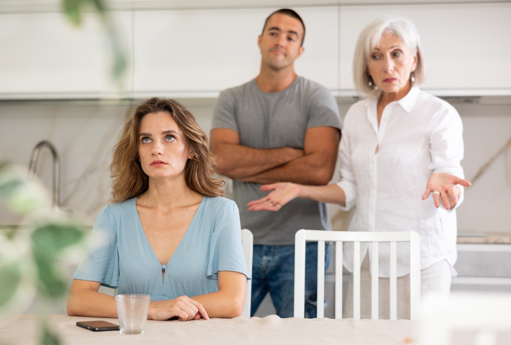 Je déteste ma belle-mère, que faire ?
