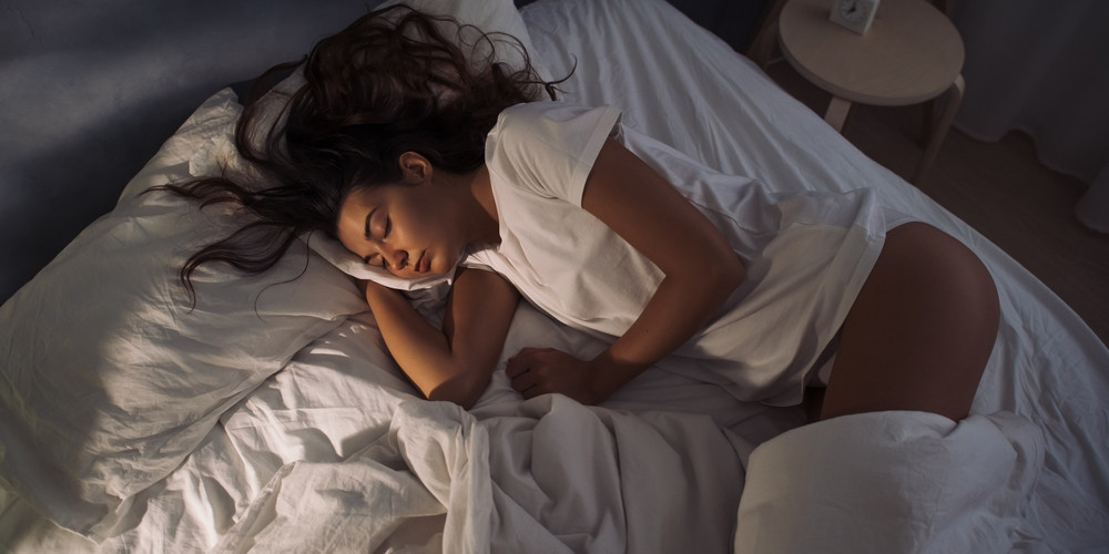 Vous dormez la porte fermée : ce que cela signifie sur votre personnalité
