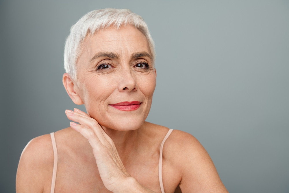 Maquillage : 5 erreurs qui vieillissent votre visage après 60 ans