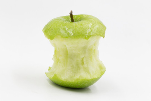 Ne jetez plus le trognon de pomme : découvrez ses incroyables bienfaits