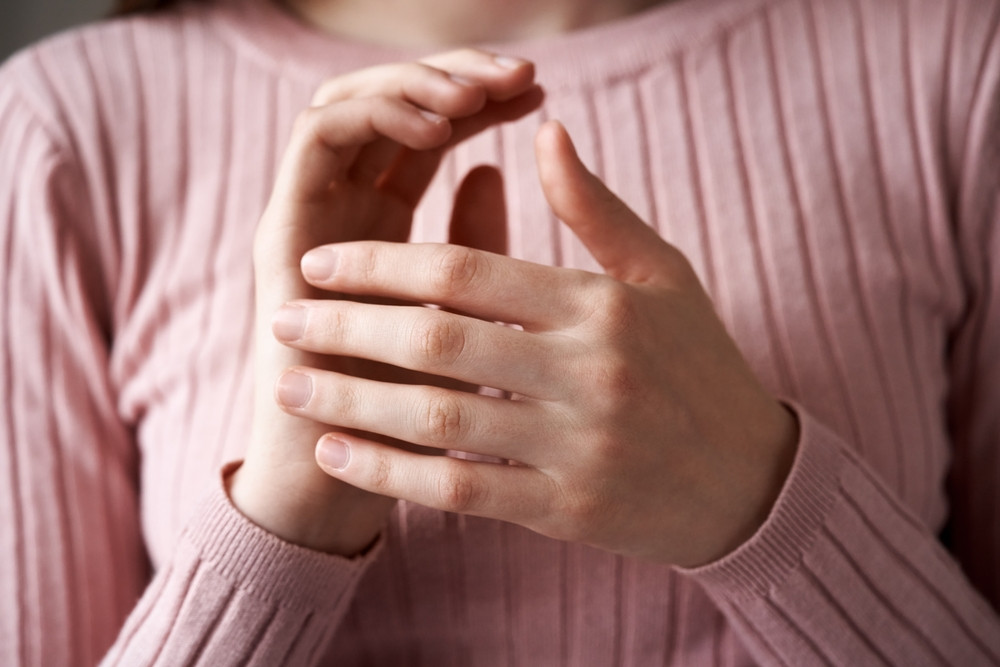 5 zones du corps à tapoter pour réduire stress et anxiété