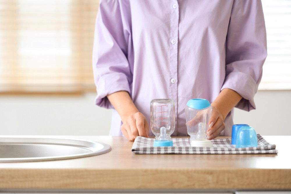 Comment bien nettoyer les biberons de son enfant ?