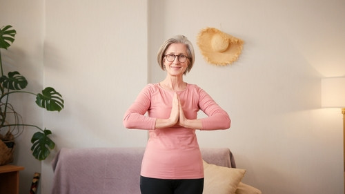 Pilates sur canapé : la révolution douce qui transforme la vie des seniors