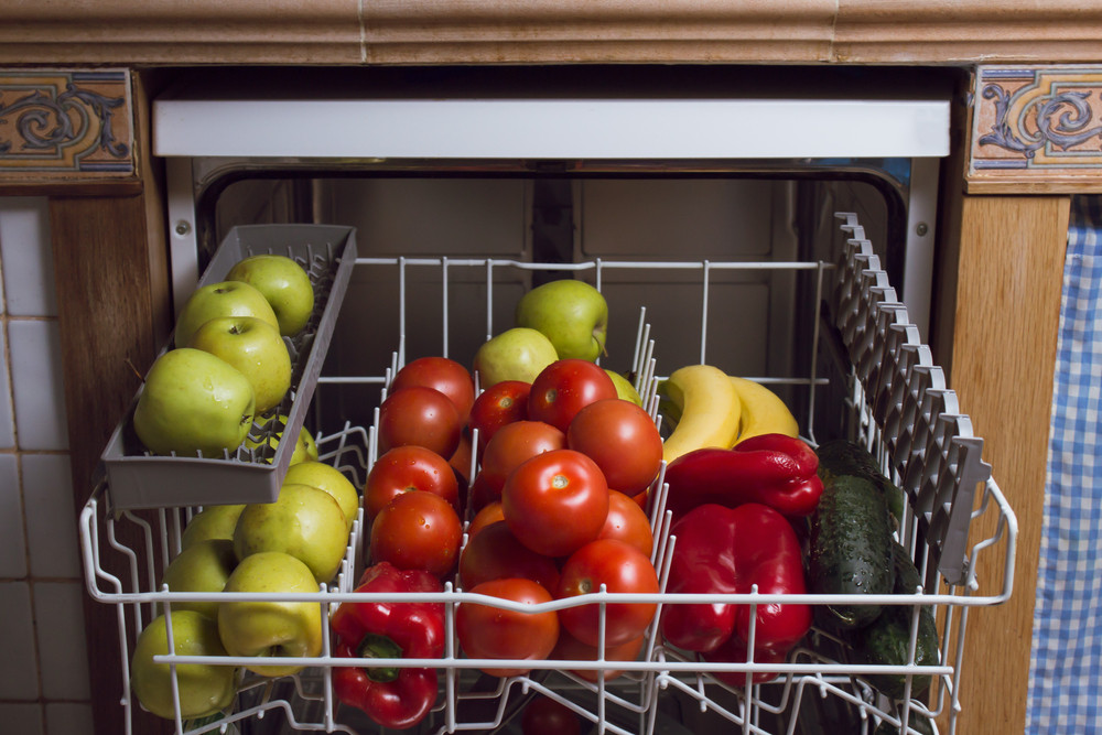 Des légumes nettoyés au lave-vaisselle ? Attention aux risques !
