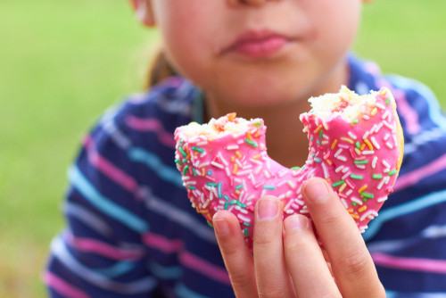 Publicités alimentaires : pourquoi il est urgent de protéger nos enfants de la malbouffe