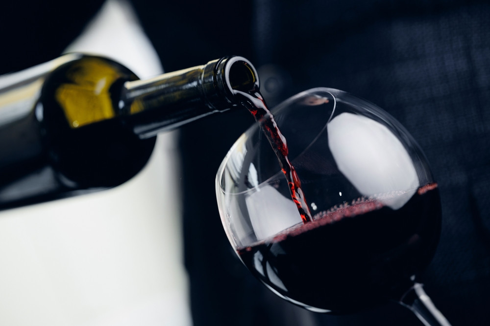 Le vin rouge et vos maux de tête : un lien surprenant