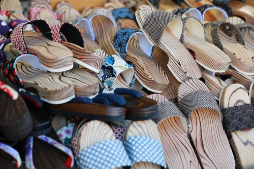 Semelles japonaises pour maigrir : mythe publicitaire ou réel effet minceur ?