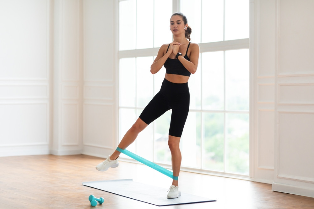 femme fait gainage debout