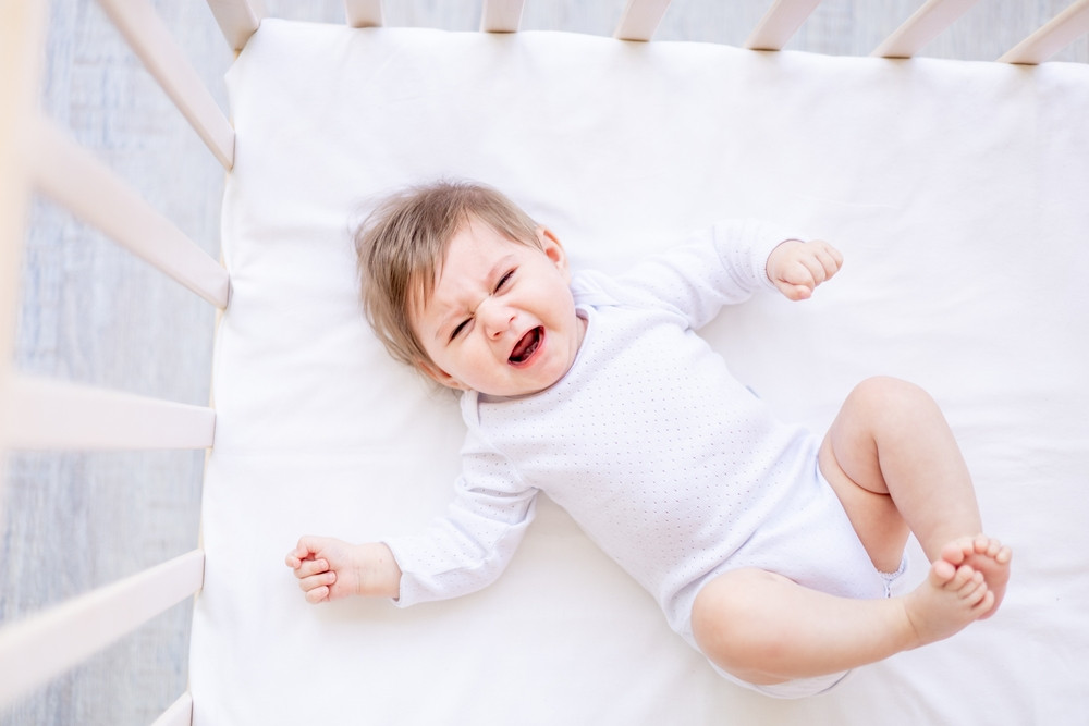 Faut-il laisser pleurer bébé jusqu’à ce qu’il s’endorme ?