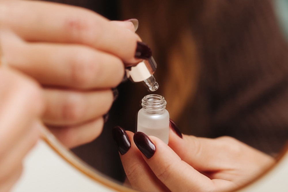 Rétinol vs rétinal : quel actif choisir pour une peau plus jeune ?