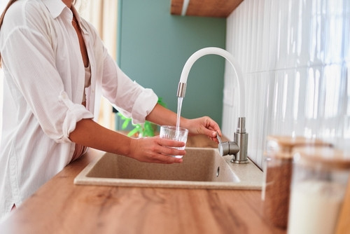 Votre eau du robinet contient-elle encore des nitrates ? Voici le filtre recommandé par 60 Millions de consommateurs pour une eau plus pure au quotidien