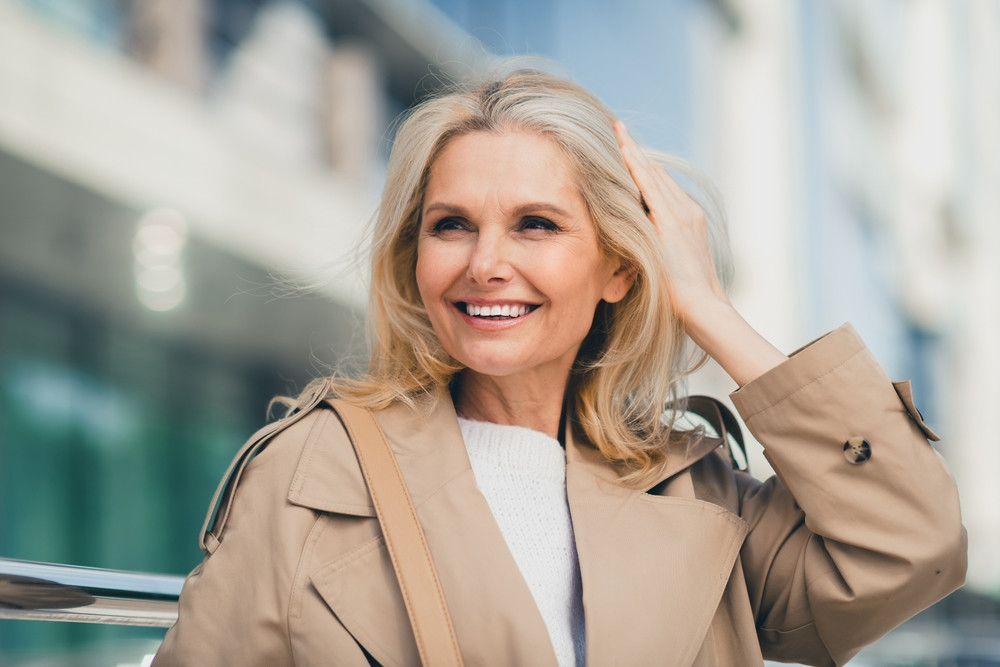 Je me touche souvent les cheveux : ce que ça veut dire sur ma personnalité