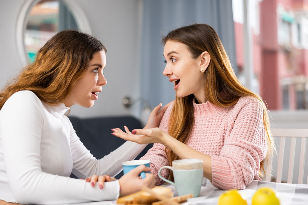 5 signes qu'une personne parle plus qu'elle ne vous écoute