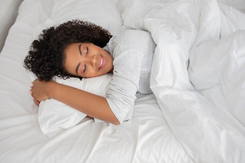 Le lit "pomme de terre" : cocon douillet ou faux ami du sommeil ?