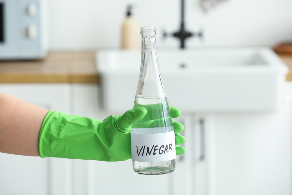 Vinaigre blanc : attention à ne surtout pas l'utiliser sur ces surfaces