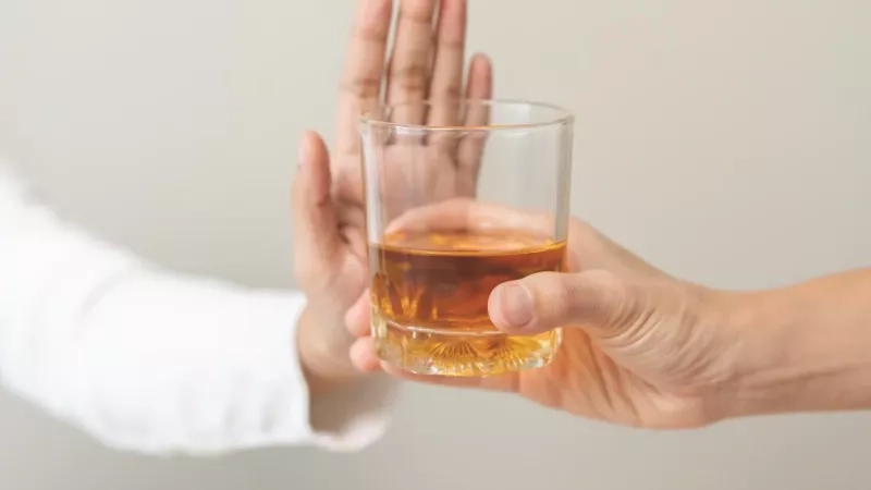 La règle des 20 minutes : une méthode efficace pour réduire votre consommation d'alcool sur le long terme