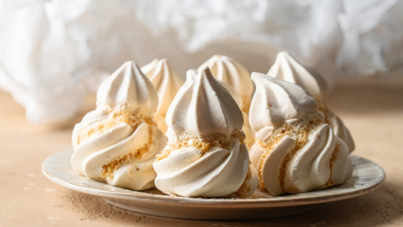 Tout savoir sur la meringue : origines, types et astuces pour la réussir