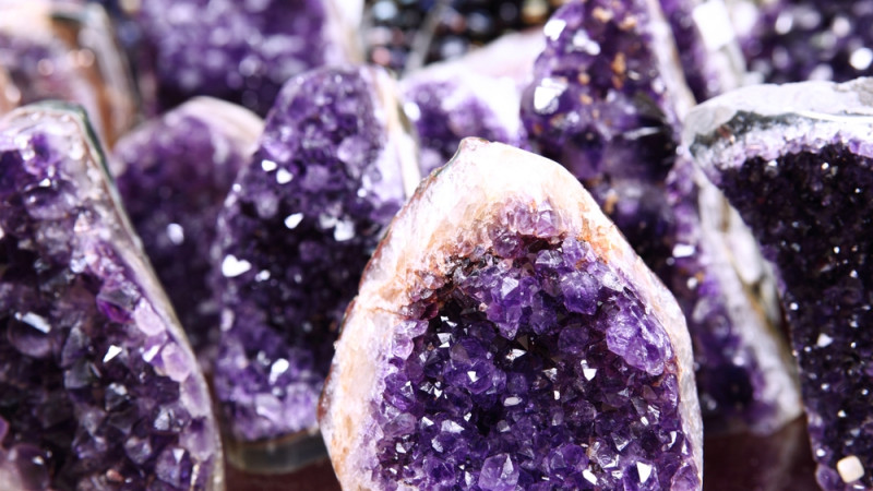 Les bienfaits de l’améthyste : une pierre aux vertus apaisantes et énergétiques