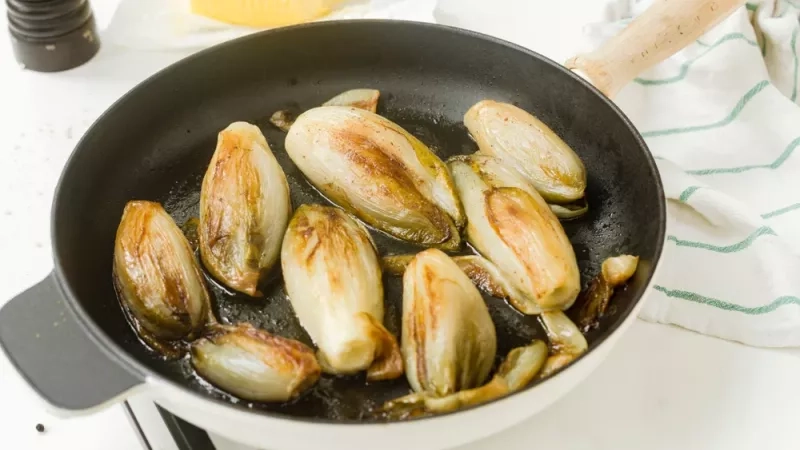 Comment rendre une endive moins amère ?