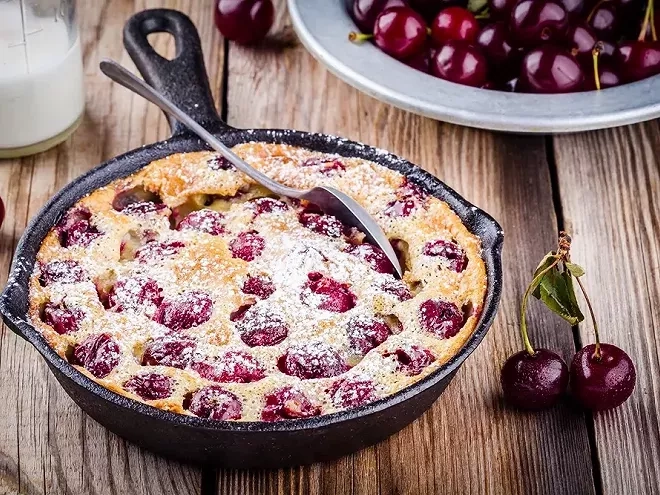 10 recettes de clafoutis pour tous les goûts : sucrés et salés