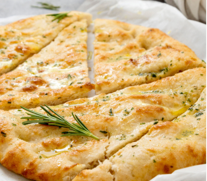 Recette de Focaccia ail et parmesan⁣