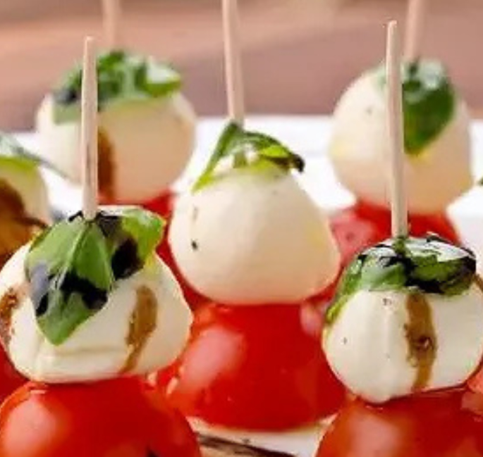 Recette de Mini brochettes tomates - mozzarella