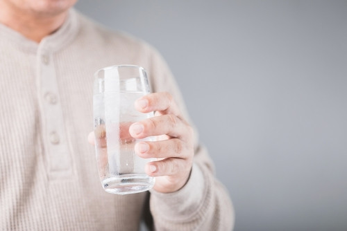 Et si boire de l'eau ne faisait pas maigrir ?