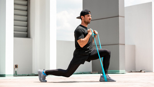4 exercices avec élastique qui transforment votre corps (et le dernier va vous surprendre !)
